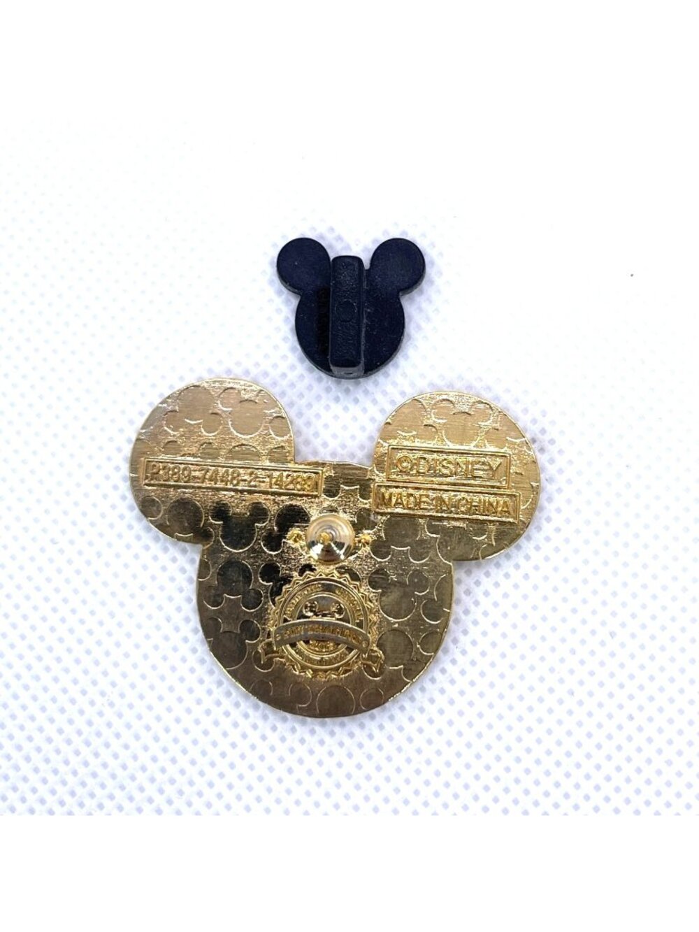 Disney Parks Animal Kingdom Adventure Mickey Mouse Safari Animal Peace Sign Pin - Picture 2 of 8